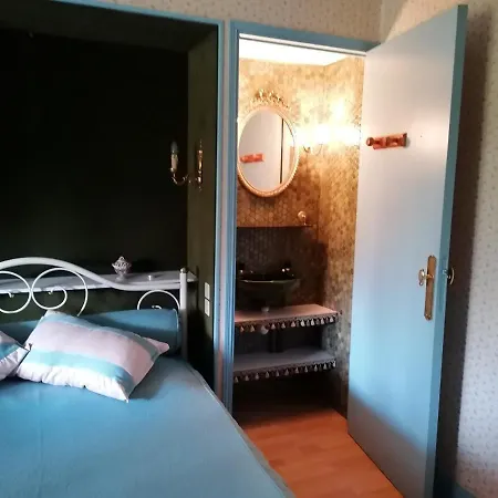 Les Fontaines Bed & Breakfast *