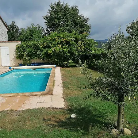 Les Fontaines Bed & Breakfast